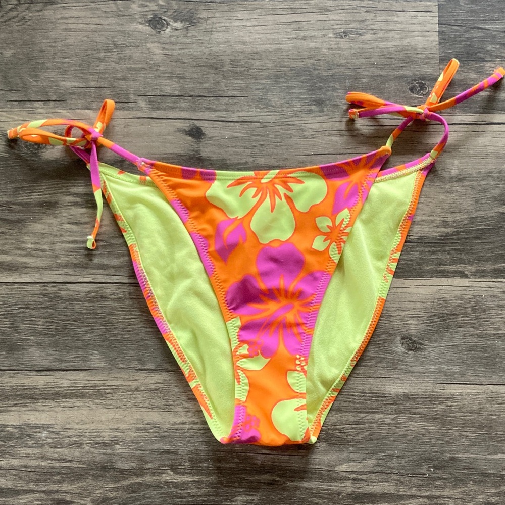 Wild Fable Hibiscus Print Bikini Bottom. Size S